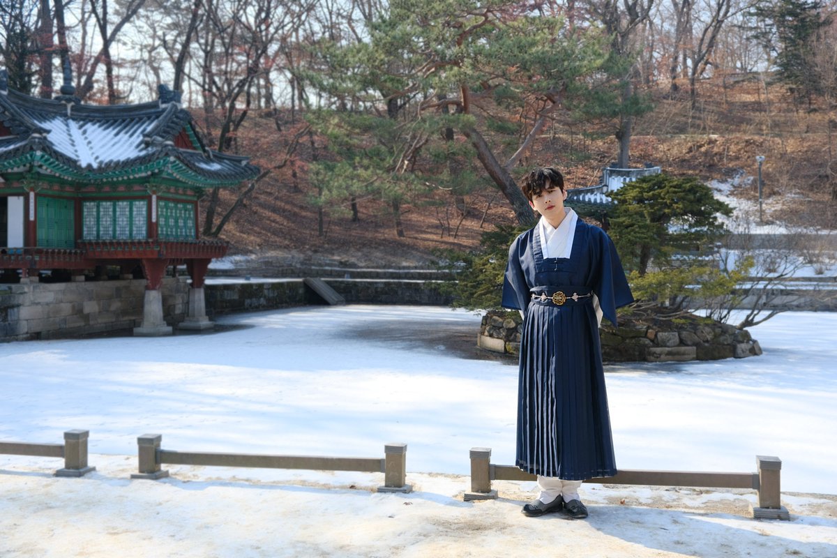 Greetings from Junghyun!

#Beomings HAPPY SEOLLAL!
May the coming year be full of happiness and opportunities. Wishing everybody a blessed New Year🎊