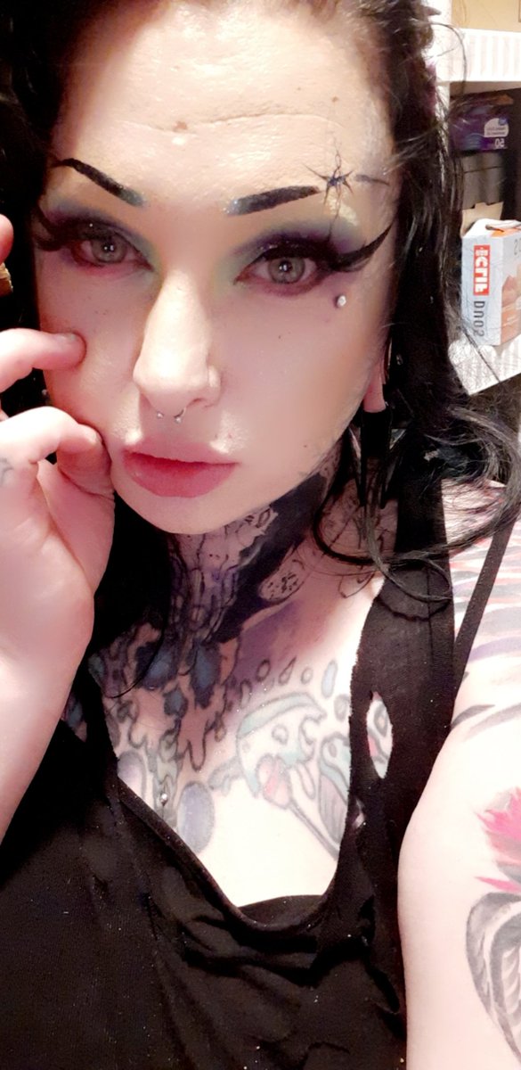 proxycat13's tweet photo. Mommy needs a new pay pig https://t.co/knfGWrjFUq