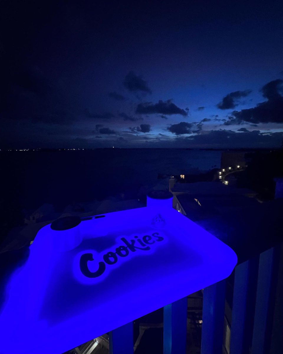 KhadafiSmoke's tweet photo. Island Vibez 🤟🏽💨🏝️

Cookies Rolling Tray 🥶
Now Available at https://t.co/JyFAHt3BnI https://t.co/dghgu4oTwk
