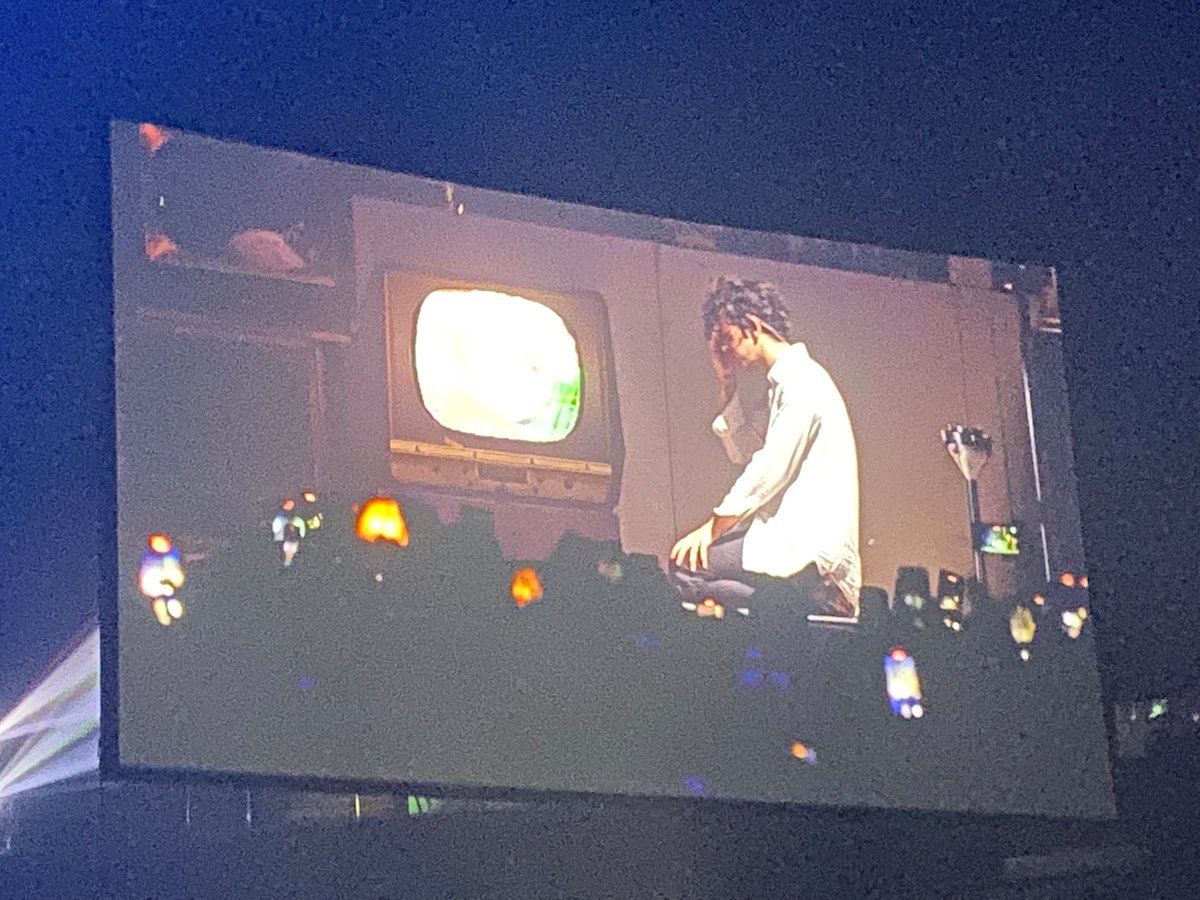Scots_Bluebell's tweet photo. Went to see @the1975 in Glasgow Hydro. What a great live band! 🔥 
#the1975 #matthealy #glasgow #sellingpetrol #menthols https://t.co/f0FuR3bR3r