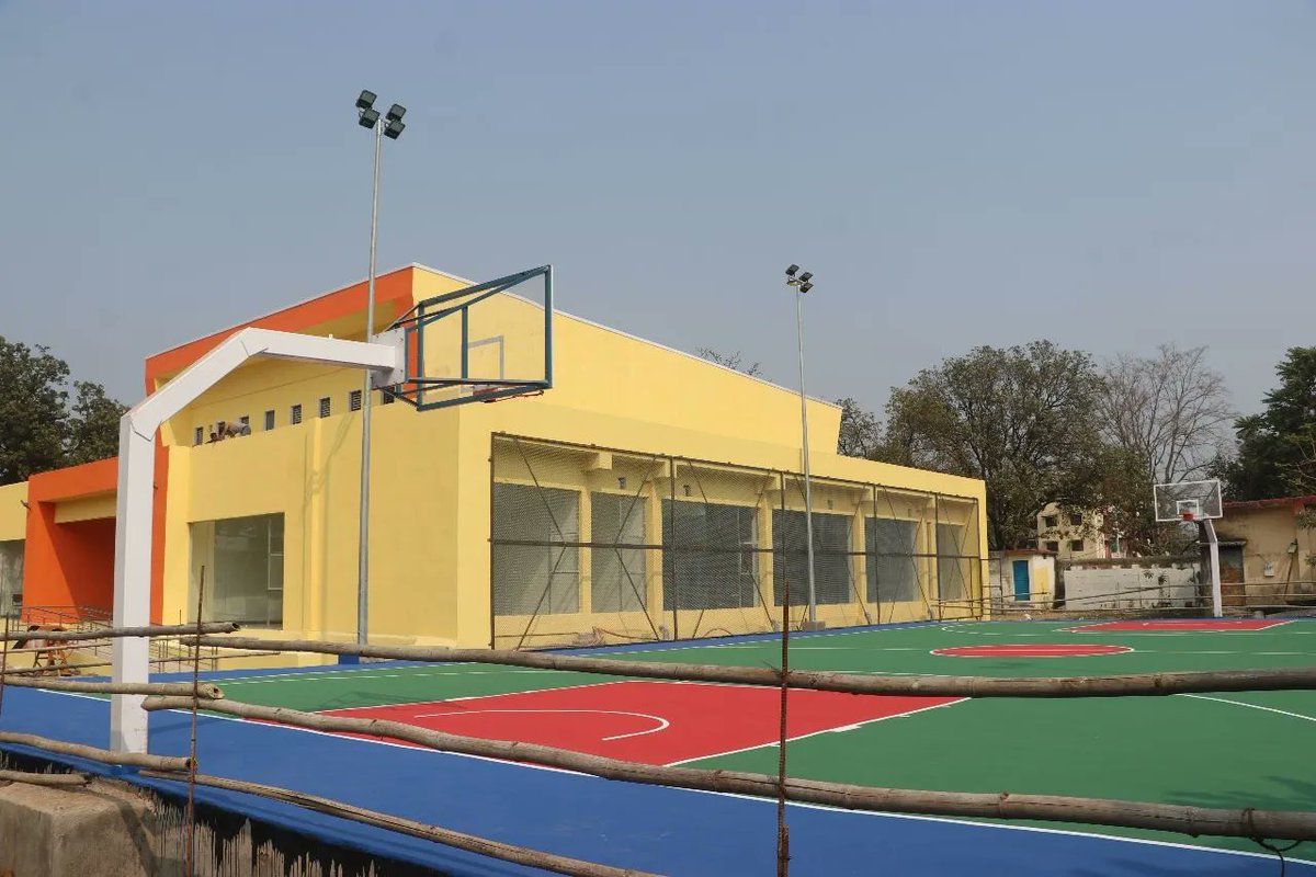 jscljabalpur's tweet photo. *जबलपुर स्मार्ट सिटी लिमिटेड द्वारा रांझी स्थित LNY स्कूल मे किया जा रहा है मिनी स्पोर्ट्स कॉम्प्लेक्स का निर्माण*
*स्कूल के बच्चो के साथ-साथ आस-पास के खेल प्रेमी भी होंगे लाभांवित*
#SmartCityJabalpur #MiniSportsComplex #LNY #Jabalpur
@MoHUA_India
@SmartCities_HUA https://t.co/6duR8neFb7