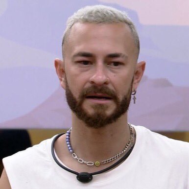 Gabriel: Mas Pérgola nem é vinho

Fred: Pérgola é o vinho mais vendido do Brasil, logo, o consumidor o considera um ótimo vinho de mesa. Apresenta aromas de frutas vermelhas com toque de framboesa. Em paladar consiste em um sabor intenso, corpo médio e persistente.