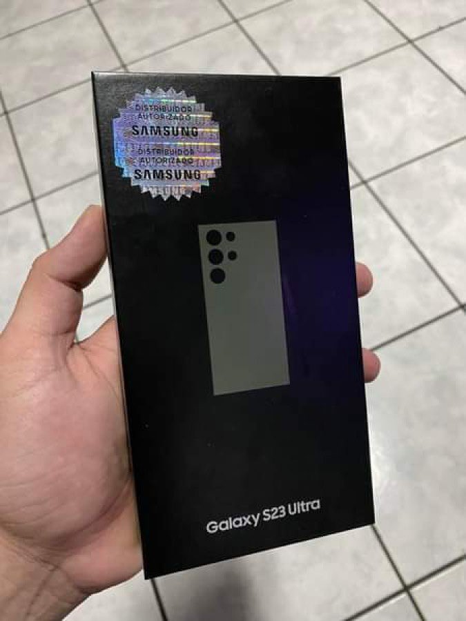 lukaszknap82's tweet image. Samsung Galaxy S23 Ultra przyłapany na sprzedaży w sklepie detalicznym  .. #GalaxyS23Ultra #Samung
