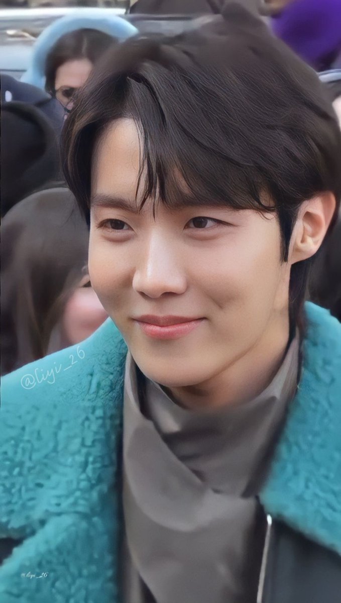 noanon2624's tweet photo. Screen shot 
mylove 𓂃◌𓈒❤︎"

#jhopeXHermès #jhopeAtHermèsFashionShow
#jhopeInParis
FASHION KING J-HOPE 
J-HOPE AT PARIS FASHION WEEK https://t.co/y1zavuuiaL
