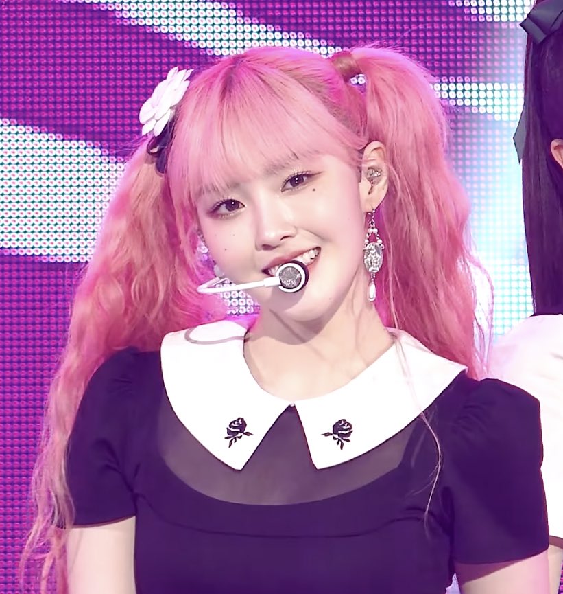 chaehyun_bby's tweet photo. 1 year of twin tail pink hair chaehyun💕 https://t.co/Fcc7ZoPnRJ