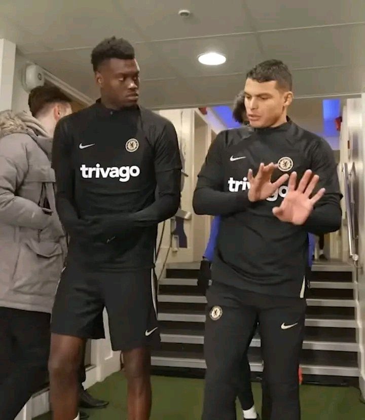Silva tried teaching Koulibaly but it didn't work so he moved on to another student 😭