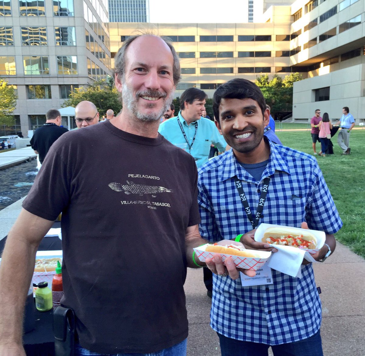 SolomonRDavid's tweet photo. Just two Gar Geeks eating invasive carp hot dogs (carp dogs? hot carps?) @AmFisheriesSoc in 2016 🐟🍽️👍
Mark presented in our symposium “Angling for Dinosaurs: Status and Future Study of the Ecology, Conservation and Management of Ancient Fishes”
#AncientSportFish #AFS146 https://t.co/zJikIQMec4