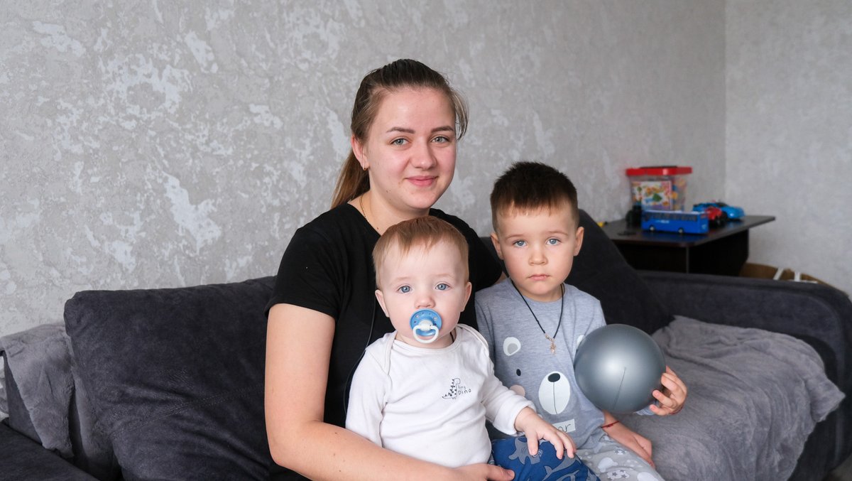 ICRC_ua's tweet photo. "On 22 March, our place was hit by a missile. Our balcony, windows, the wall were gone. Everything in the room was destroyed." 💬

Kateryna, who lives in Zelenodolsk, Dnipropetrovsk Oblast, received our cash assistance program to help pay for repairs to her destroyed house. https://t.co/0LeSv6JjNl
