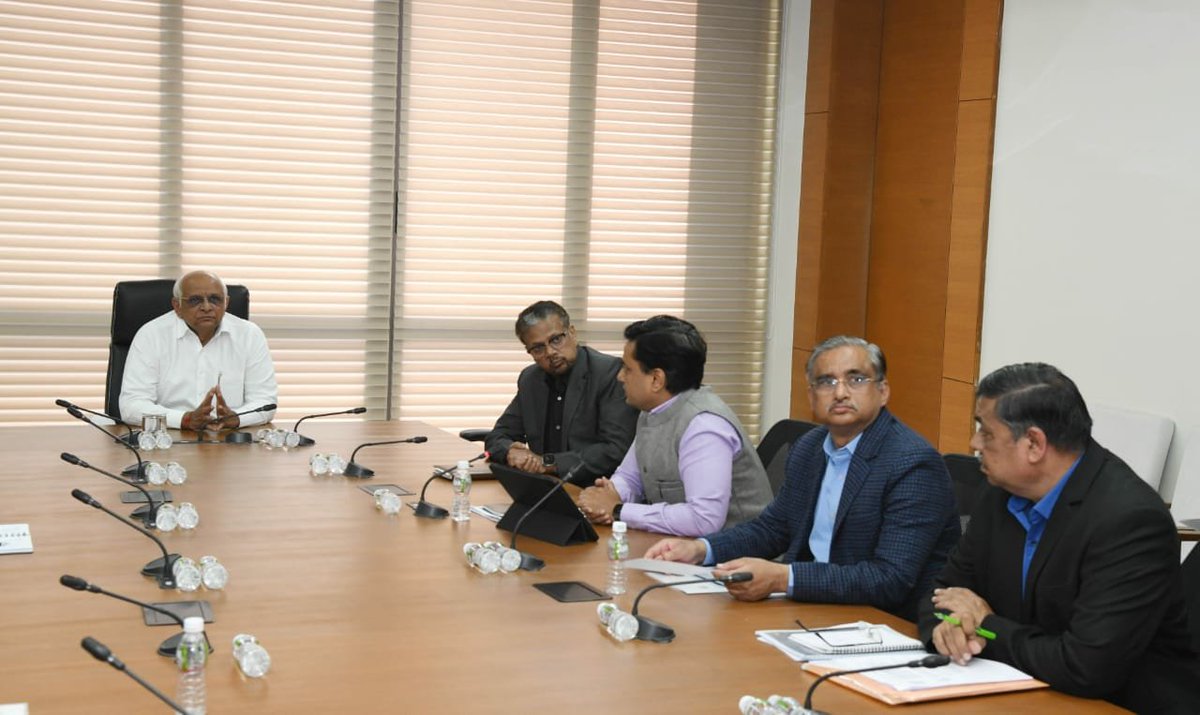 Bhupendrapbjp's tweet photo. મહાકાળી માતાના ધામ, ૫૧ શક્તિપીઠ પૈકીના એક એવા પાવાગઢ તીર્થમાં યાત્રિક સુવિધા અને પ્રવાસન વિકાસ સહિતની કામગીરીની સર્વગ્રાહી સમીક્ષા ગાંધીનગર ખાતે આયોજિત ઉચ્ચસ્તરીય બેઠકમાં કરી. 

આવનાર દિવસોમાં પાવાગઢ તીર્થક્ષેત્રમાં રૂ. ૧૮૩ કરોડથી વધુના વિવિધ પ્રોજેક્ટ્સ હાથ ધરવામાં આવશે. https://t.co/A33kbvmrCI