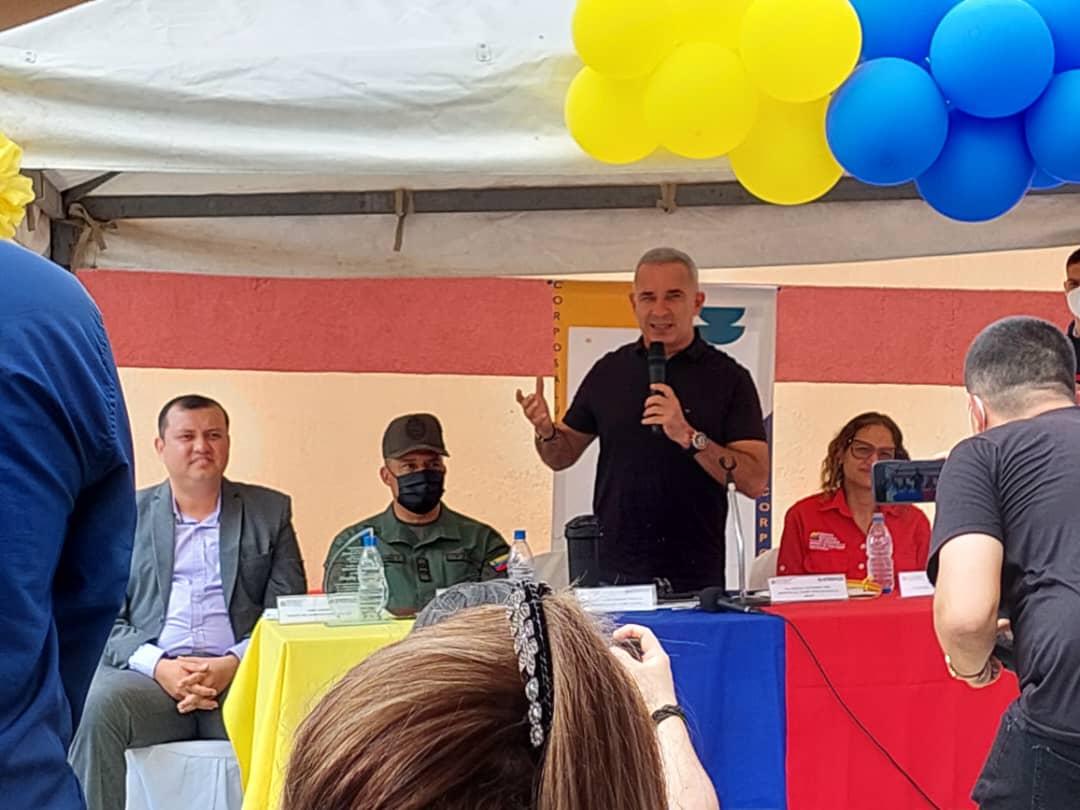 AMB_FRANCISCORL's tweet photo. @Amb_franciscorl presente en la Reinauguración del #CdiElPiñal #EstadoTáchira con la Ministra @MagaGutierrezV, el Gobernador @FreddyBernal, Autoridad Unica de Salud del Estado y todos los #Directores del #IVSS #ASIC #MPPPS #BarrioAdentro #Ipasme y #HospitalMilitar @NicolasMaduro https://t.co/x1swVSxbc4