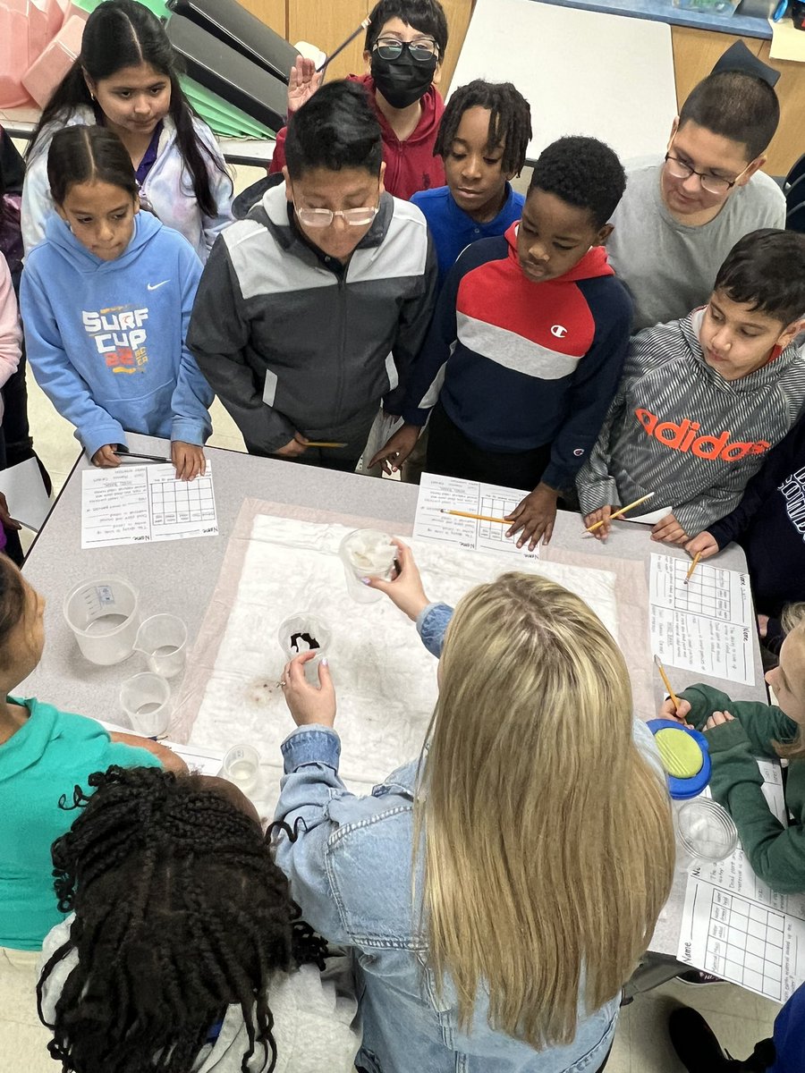 RangeElementary's tweet image. Mrs. Shields’s class experimented with water retention of different types of soils. There were great conversations happening between groups. Great job, kiddos.🤩