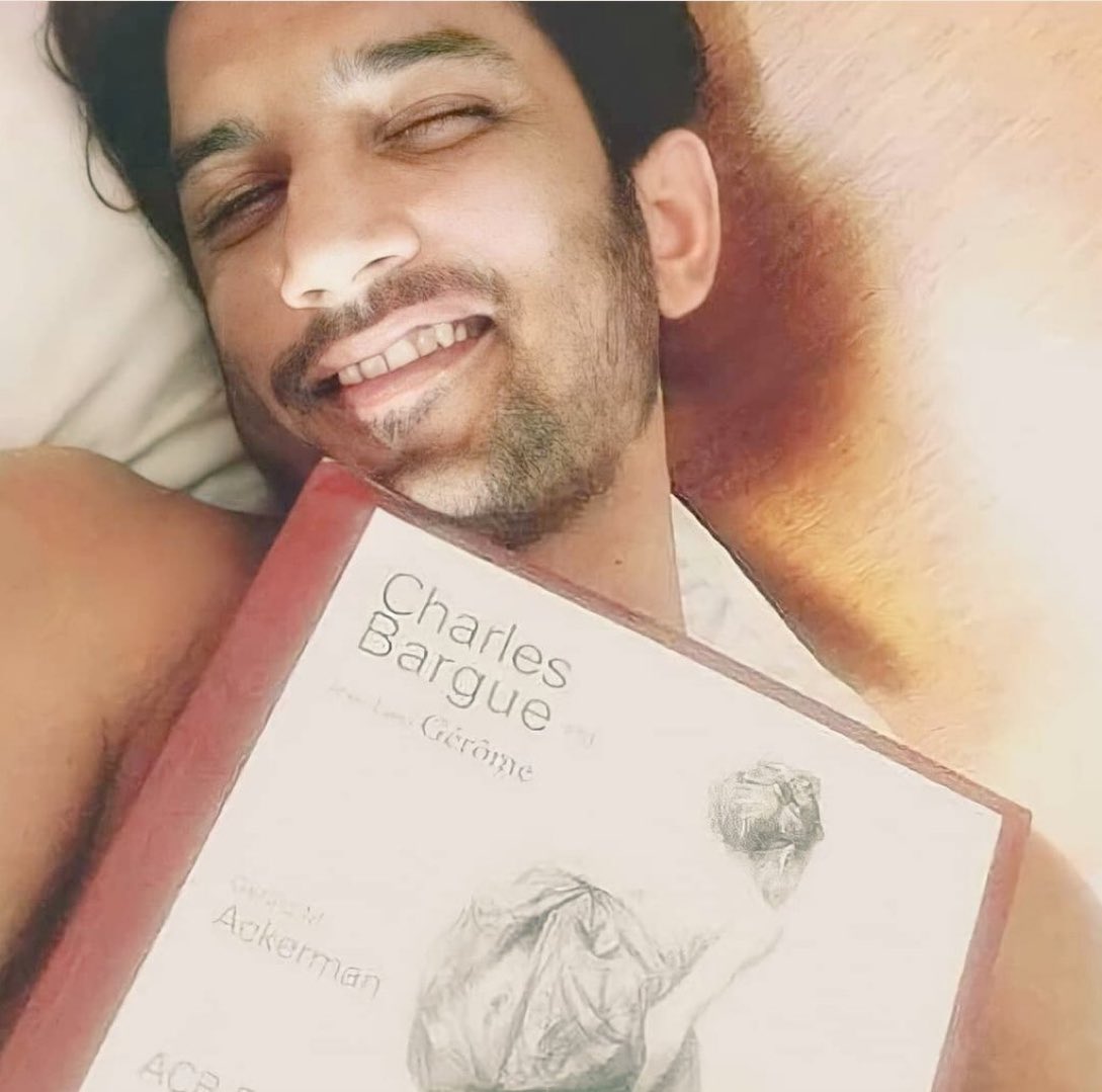 comfortsushant's tweet photo. sushant and books- the untold love story https://t.co/MLGO9FeWk9