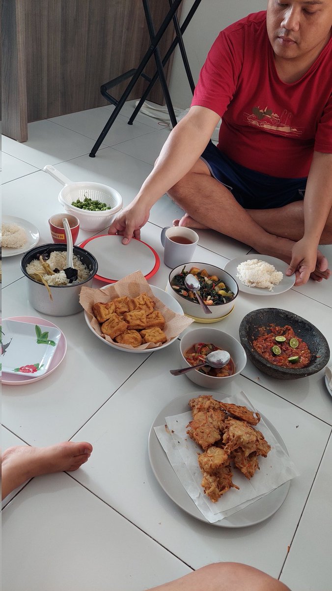 pulsarowner's tweet photo. @FOODFESS2 Liwet, asin, tahu, kangkung disempurnakan dengan sambal https://t.co/AjpS1PMSWY