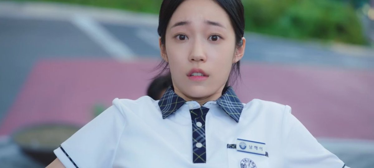 Sunday20215's tweet image. ซีนโคตรเท่ ใดๆน้องผญ.ใส่ชุดม.ปลายทุกเรื่องคือเด่น ตั้งแต่ #OurBlue น้องผช.ที่คู่กันตัวสูงหรือน้องตัวเล็ก มีแววรักหลายเส้าแน่  #CrashCourseinRomance #CrashCourseInRomanceEp3