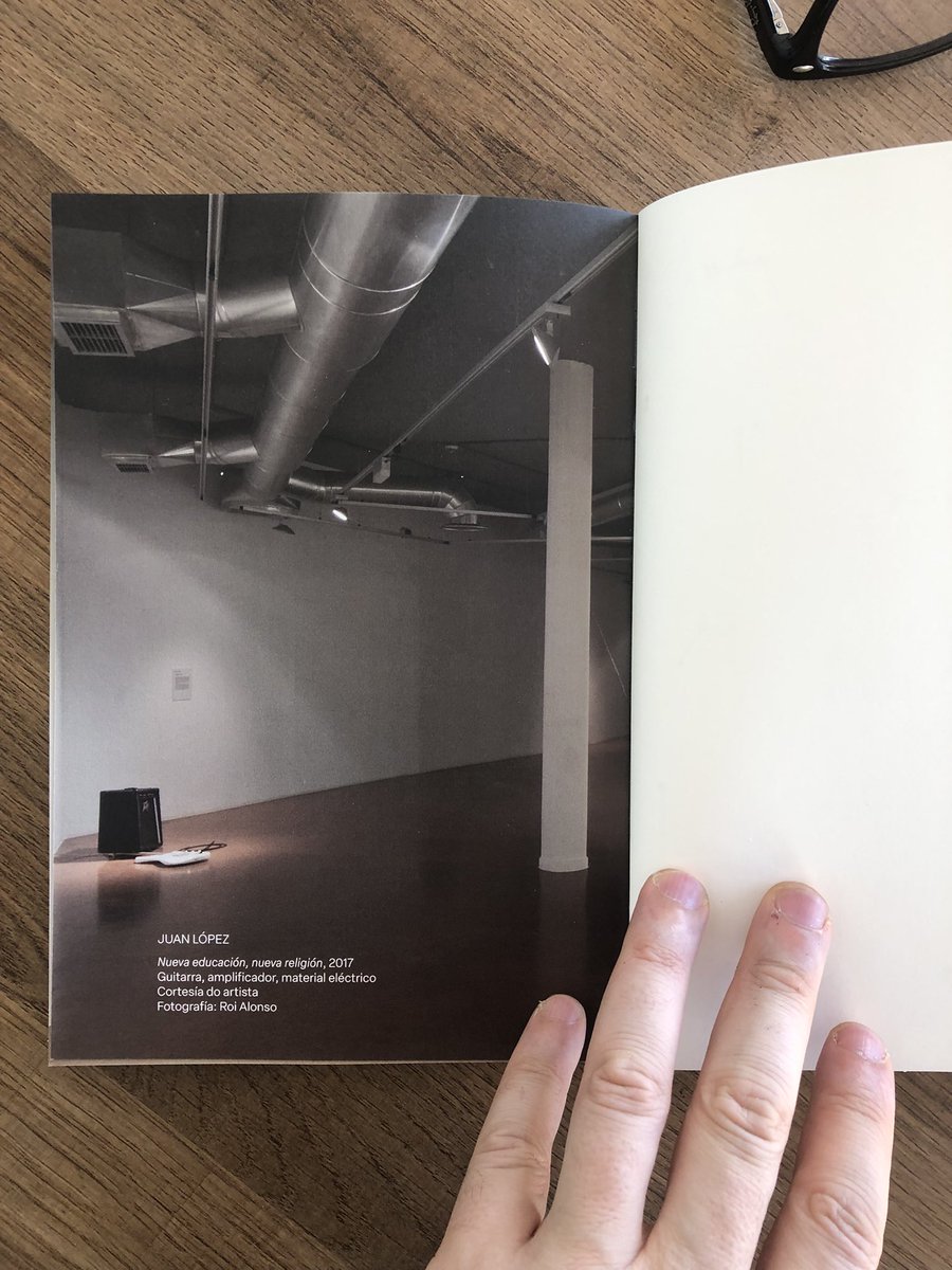 Ya en mis manos la publicación MIRAR O SON en la que aparecen las piezas con  las que participé en la exposición SONS IMPROBÁBEIS, comisariada por Iñaki Martínez Antelo. Un placer formar parte junto a artistas como Susan Philipsz , Julia Llerena o Vasco Araújo