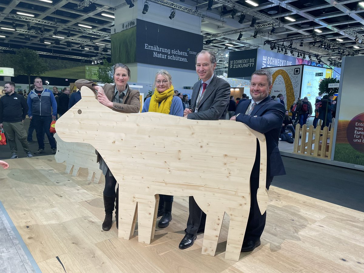 Initiative Tierwohl (@itw_de) on Twitter photo Wir freuen uns sehr über den Besuch von Ministerin <a href="/MiriamStaudte/">Miriam Staudte</a> . Vielen Dank für den Austausch zum wichtigen Thema #Tierwohl auf der #IGW2023 Wir freuen uns sehr über den Besuch von Ministerin <a href="/MiriamStaudte/">Miriam Staudte</a> . Vielen Dank für den Austausch zum wichtigen Thema #Tierwohl auf der #IGW2023