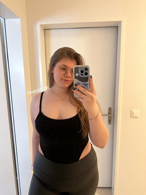 Sch&ouml;nen Samstagabend! Bin ab 22 Uhr in der Cam online https://t.co/YrezXFKVBI 💋 https://t.co/TGRBY1q