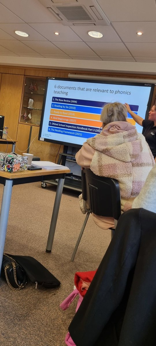 ReadingHeightsB's tweet photo. Had a great day at the @abigail_steel Phonics training yesterday. Thank-you for the invite. #phonicsclub https://t.co/Le0f0US4bY