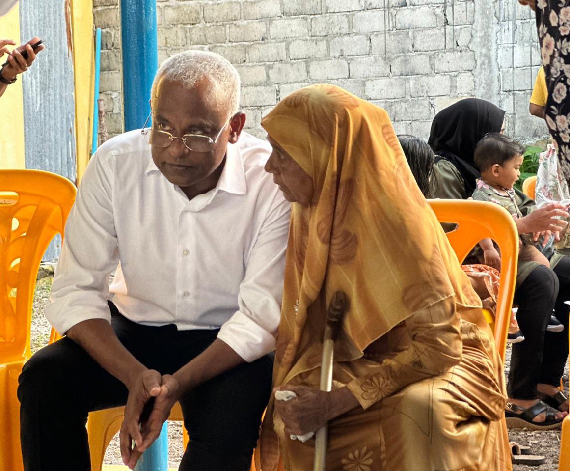 abdulla_shahid's tweet photo. #MDPKuriah | President @ibusolih spent the evening with the people of Fuvahmulah, listening to their concerns and aspirations for their community and city. 

#Ibu2023 https://t.co/phtLezu9KX