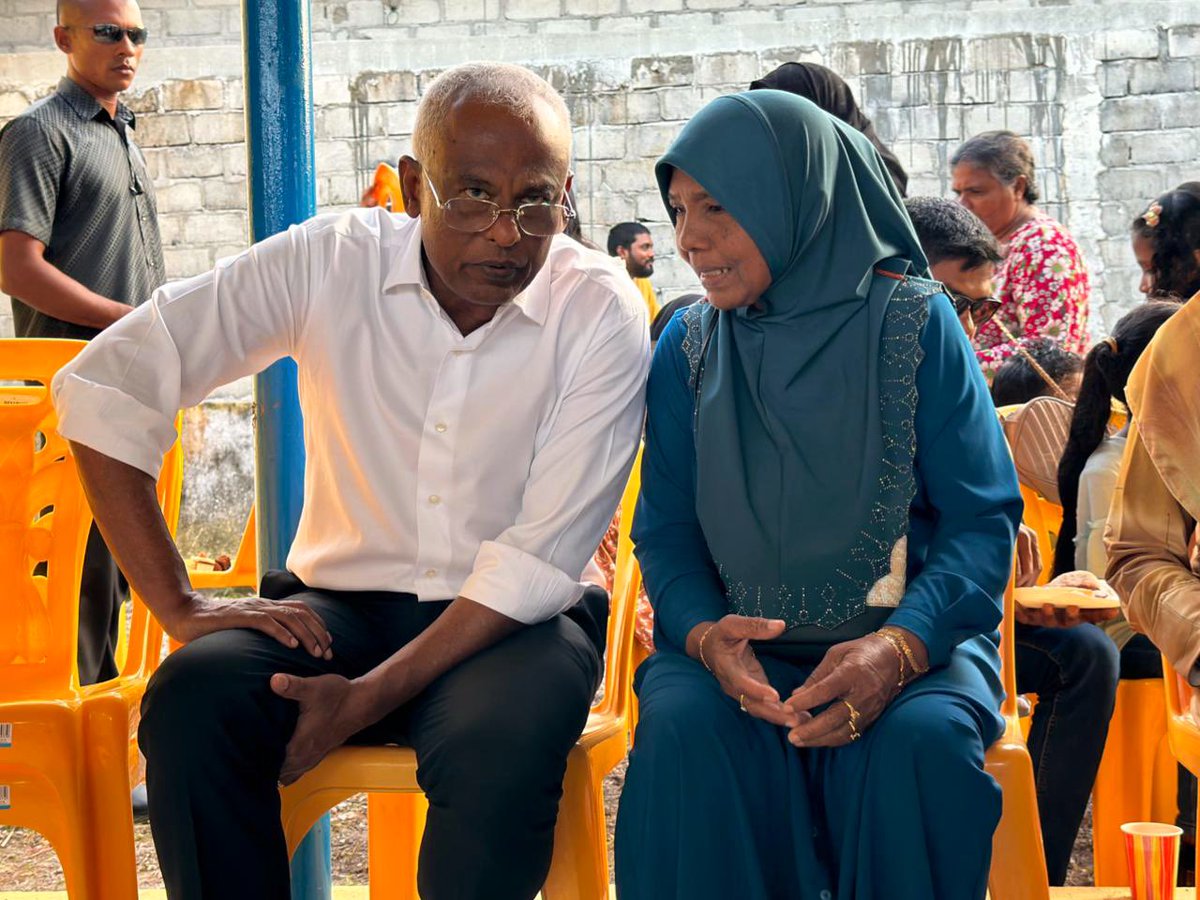 abdulla_shahid's tweet photo. #MDPKuriah | President @ibusolih spent the evening with the people of Fuvahmulah, listening to their concerns and aspirations for their community and city. 

#Ibu2023 https://t.co/phtLezu9KX