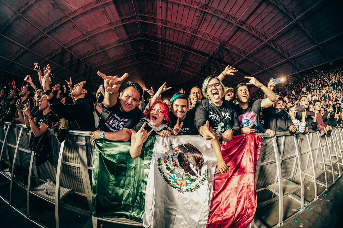 museband's tweet photo. Felt good to be back after 10 years, Guadalajara! Thank you for another special night in Mexico! 🇲🇽 ⚡️ 

📸 • @theworkofjar https://t.co/31aENYAwSe