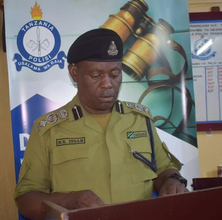 Jeshi la polisi mkoani Njombe linawashikilia watu 13 akiwemo mhusika mkuu wa uchakachuaji mbolea za ruzuku na kuwauzia wakulima baada ya msako mkali wa takribani wiki mbili.