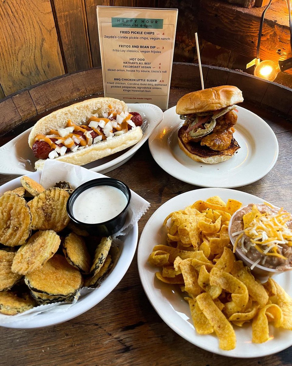 SecondDistBrew's tweet image. Hello Saturday! New beer, menu updates…

*GRAVY - American 2-row, white wheat based IPA, 7%
*New winter salad! 
*#vegan coconut sundae! 
*New Happy Hour snack menu!

Big day here in the South Philly. We’ll be rockin with the game and sound on later, it’s gonna be a fun one! 🦅