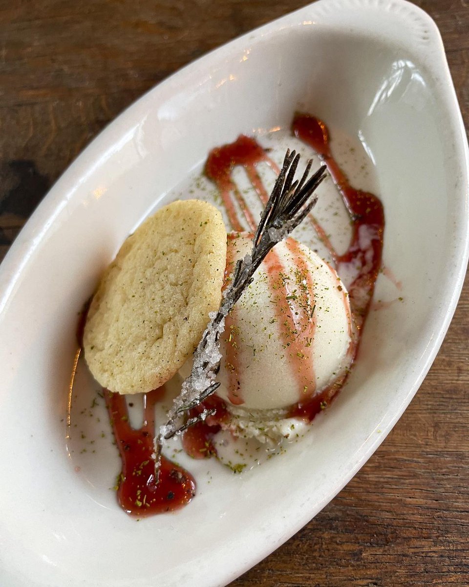 SecondDistBrew's tweet image. Hello Saturday! New beer, menu updates…

*GRAVY - American 2-row, white wheat based IPA, 7%
*New winter salad! 
*#vegan coconut sundae! 
*New Happy Hour snack menu!

Big day here in the South Philly. We’ll be rockin with the game and sound on later, it’s gonna be a fun one! 🦅