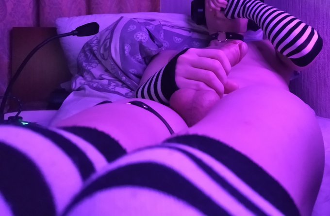 2 pic. Need someone to join me.
#Femboy #Thighs #Cock #NSFWTWT https://t.co/ECOkKfM3Oc
