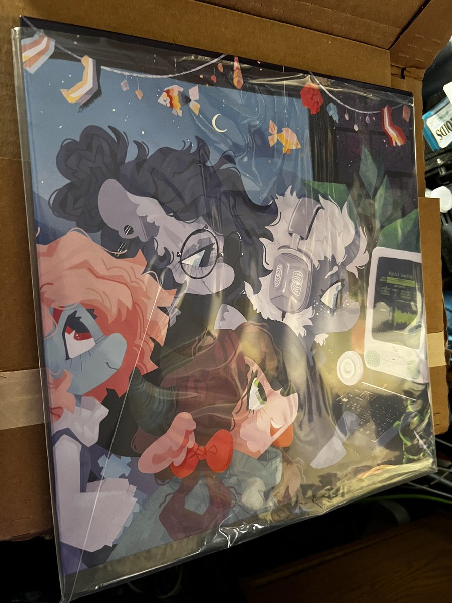 Ayyyy my @VyletPony vinyl from Bandcamp is finally here! It’s bigger than I thought lol, I don’t know where I’m gonna put it but I love it 🥰😍💚 (I don’t even have a record player, this is just a really cool collector item for me xD)