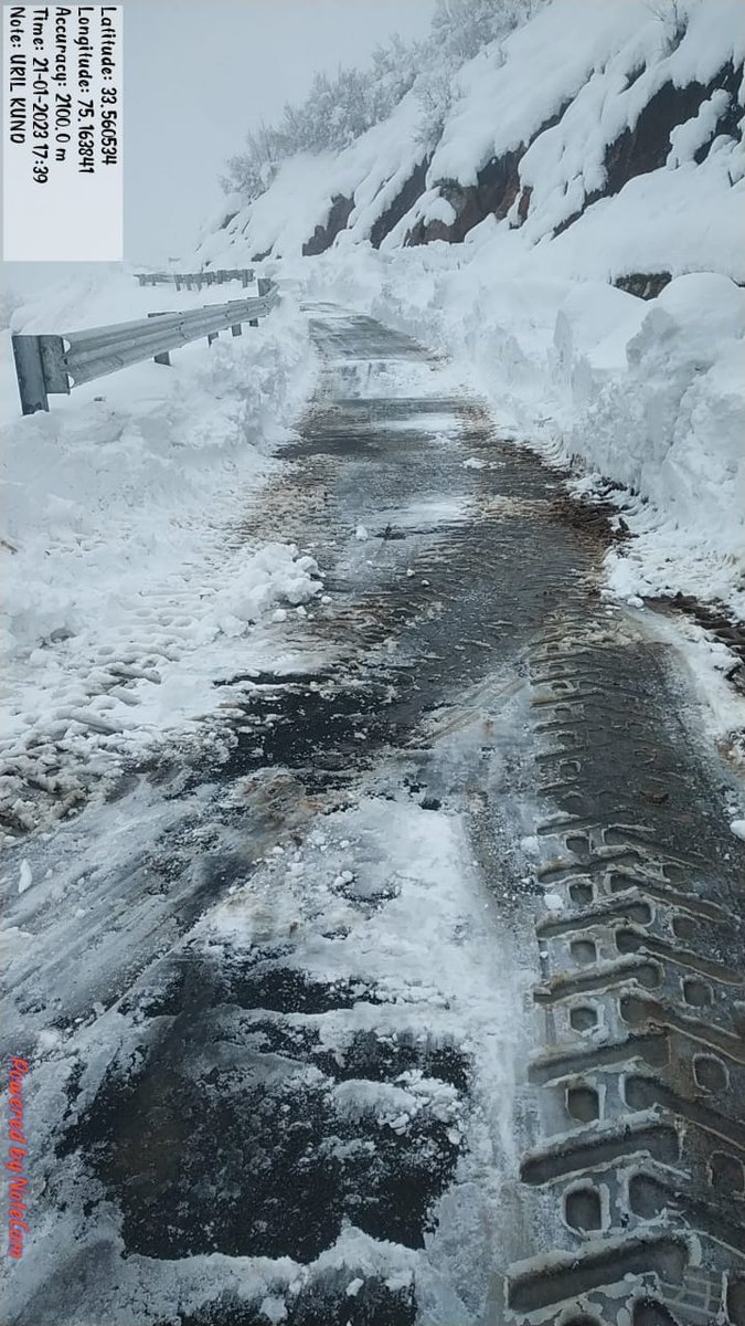 PMGSYSrinagar's tweet photo. Snow clearance of uril Verinar #PMGSY road in the District #Kulgam is in progress. @DcKulgam @DioKulgam @WorksDepartment https://t.co/RZZ5ZPffz0