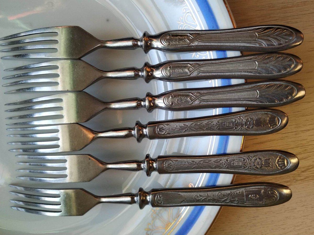 VintageSoviet's tweet photo. #Vintage #forks #stainless #steel #SovietVintage #tableforks #set of 6 forks with #embossed 3 different #pattern on handles
https://t.co/tIyVLdPN8r https://t.co/CLlC6jhW64