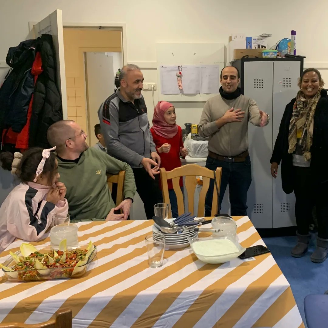 Augustus '22 troffen we een onbekende groep vluchtelingen in <a href="/Zuidplas/">Gemeente Zuidplas</a> in zorgelijke omstandigheden. Gedaan wat we konden en dan bouw je in paar weken hechte band op. Gisteren 2 gezinnen bezocht in AZC's Assen&amp;Nijmegen. Wat een gastvrijheid, dank is groot #stilvan #mooiemensen