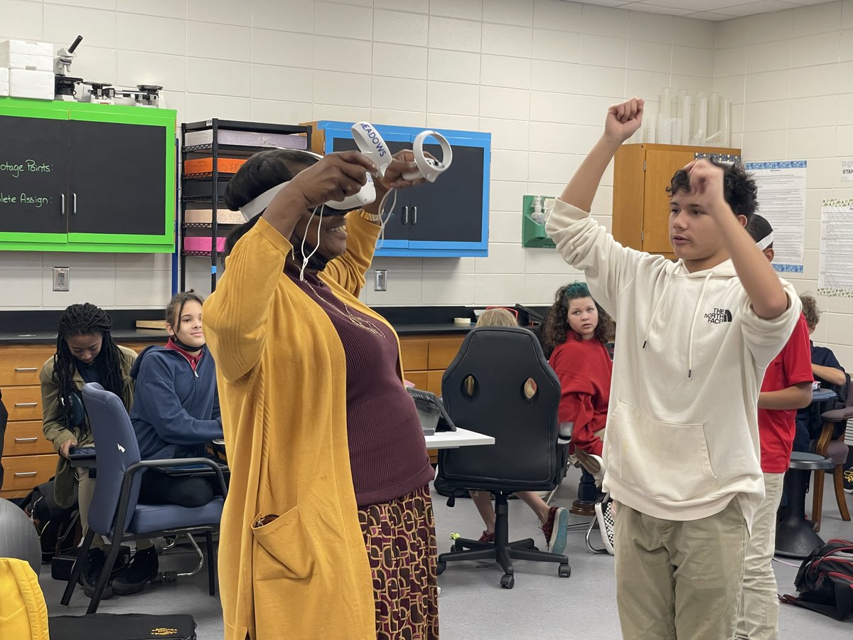 DrTorriJackson's tweet image. Grateful for the LCSS Bus Tour of Schools @LFMSPatriots ! We had a great time! The Patriots appreciate you! @DRDEB_LCSS @LibertyCoSchool