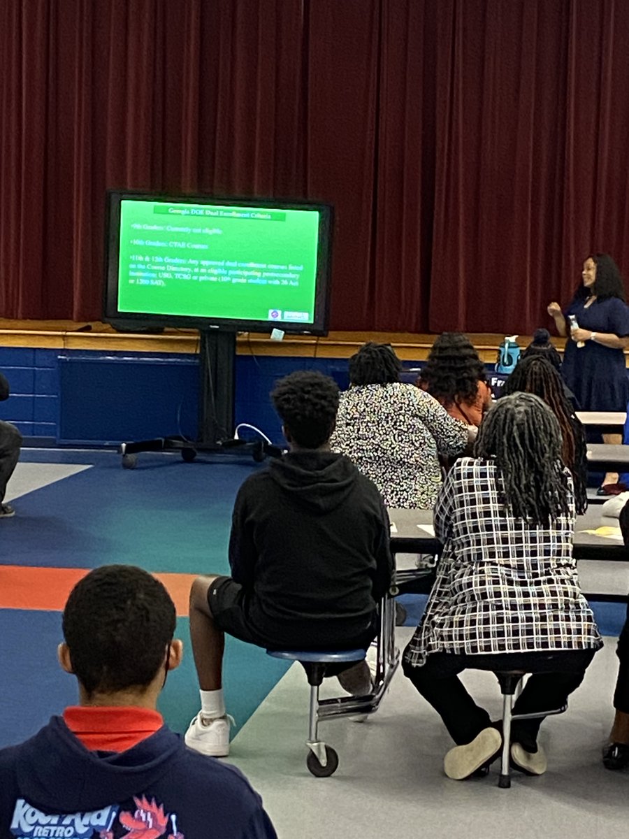 DrTorriJackson's tweet image. Our 8th Grade Parent Night @LFMSPatriots with @LCCACareers was awesome! Thank you for the information on dual enrollment and opportunities at LCCA! @DRDEB_LCSS @LibertyCoSchool