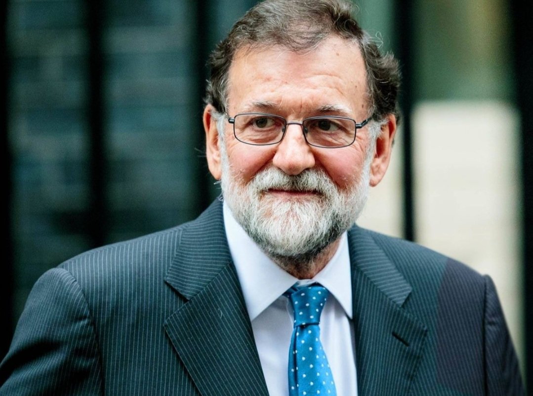El único Expresidente de España que ha renunciado a la paga vitalicia 
  Sentando precedentes y dando ejemplo, D.Mariano Rajoy. Partido Popular