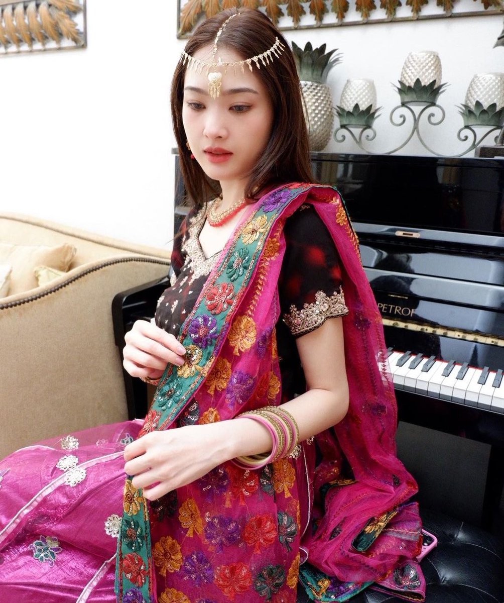 Murphyretwee's tweet image. Transform as a prices but i'm just a normal woman😄