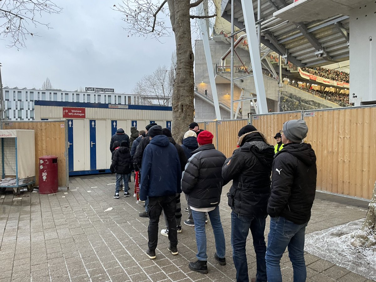 tsc_0711's tweet photo. @clausvogt1893 Wie willkommen wir sind sieht man beim Gang auf die Toilette. Das ist eine absolute Frechheit was hier den Leuten zu Hause auf der HT angeboten wird. https://t.co/JXMJqhRjvp