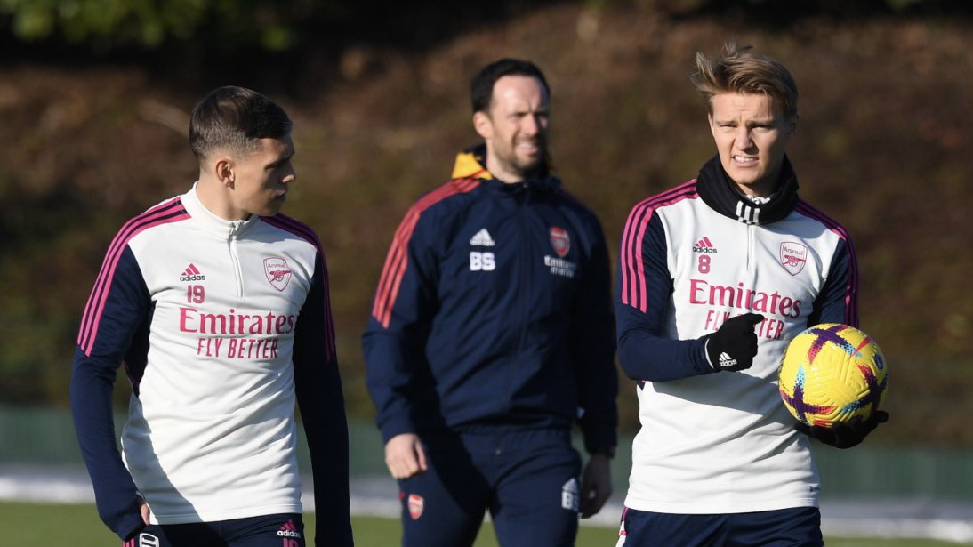 LTrossard's tweet photo. New surroundings! 🔴⚪️ @Arsenal https://t.co/vdgQ57usTe