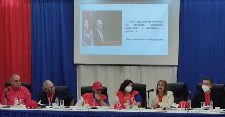 La Dra. @TaniaMCruzHde, Viceministra Primera del <a href="/MINSAPCuba/">Ministerio de Salud Pública de Cuba</a>; reconoce la labor de los colaboradores cubanos de la Misión Médica Cubana en #Venezuela en las redes sociales.

#CubaPorLaVida 💖#JuntarYVencer  💖 #MartíVive