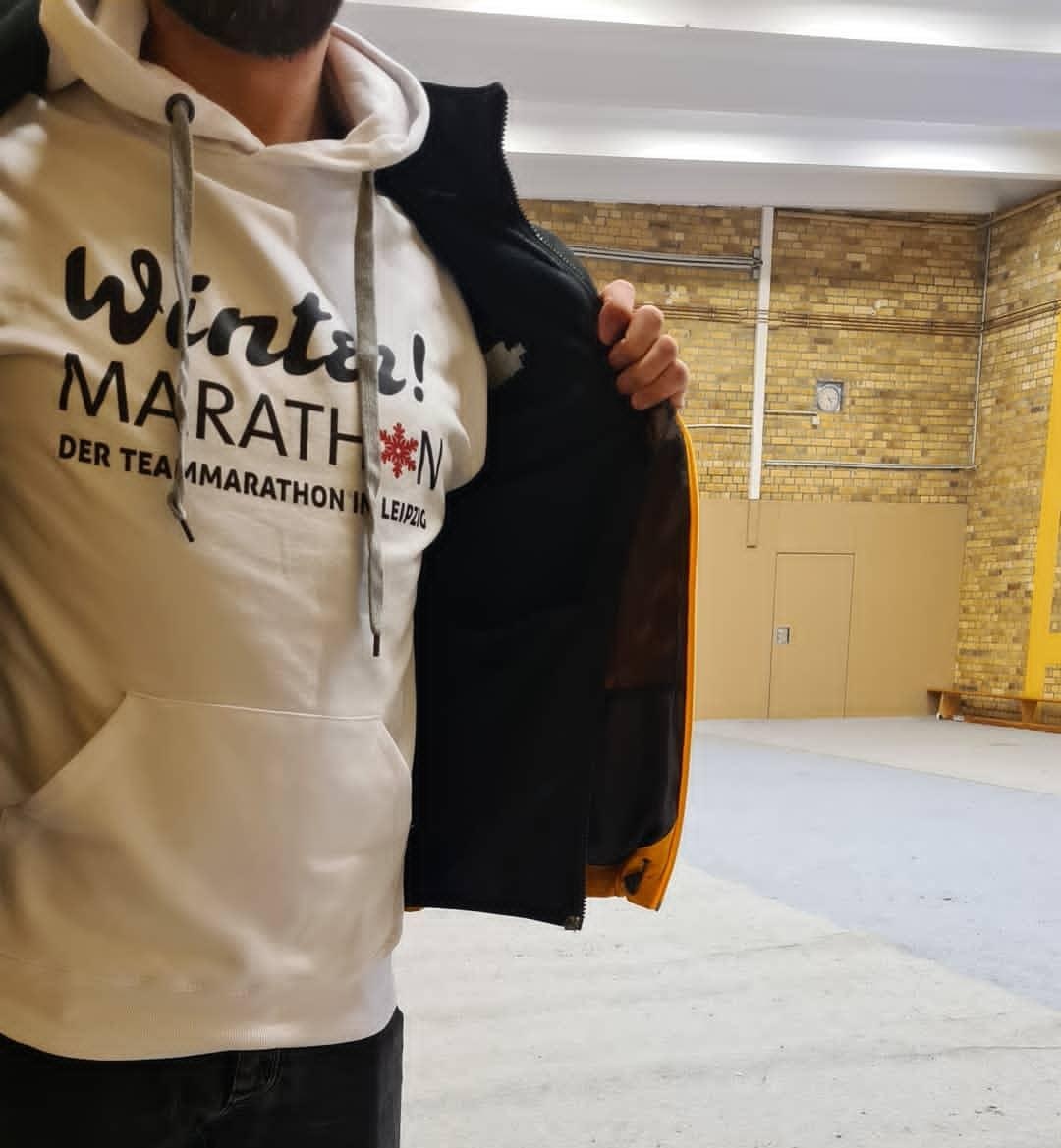 schnelleBeine's tweet photo. Ende.
Einer der schรถnsten Lauftage und dabei bin ich nicht einmal selbst gelaufen.
#wintermarathon https://t.co/XUqtKxF1n3