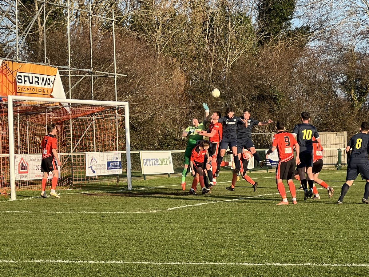 Chilly football Saturday on the South Coast for Portchester vs Hamble. Porty protecting an unbeaten record on a boggy, yet icey pitch. No tat to be seen but there is an ex-Bournemouth legend who has scored lots of goals this season and has a lot to say on everything.

Ground 694.