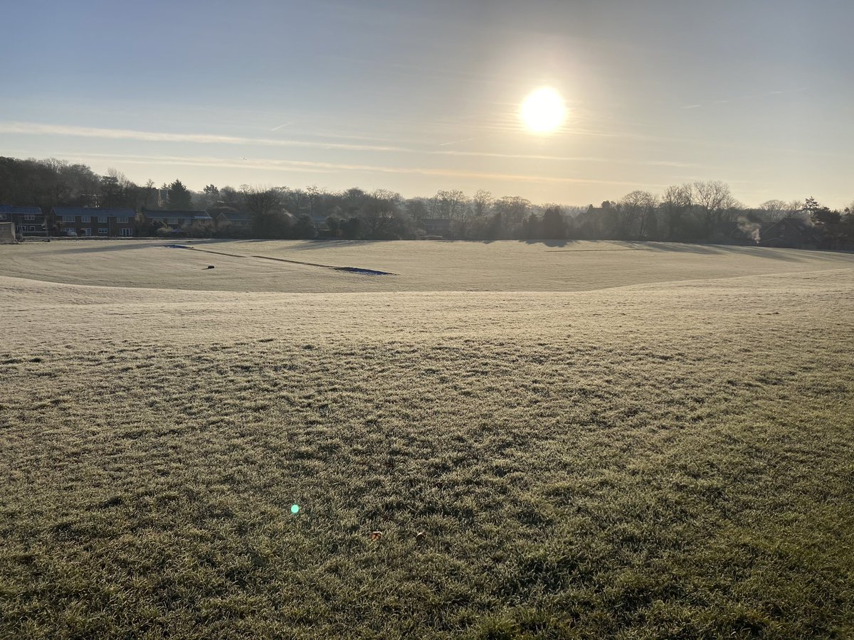 On route to the third assessment session earlier this morning at <a href="/HighTunstallPE/">High Tunstall PE</a> : the Sun trying to climb high above a very cold and frosty <a href="/TheMGCG/">The MGCG</a>! <a href="/TunstallActive/">Tunstall Active</a> 🥶🏏