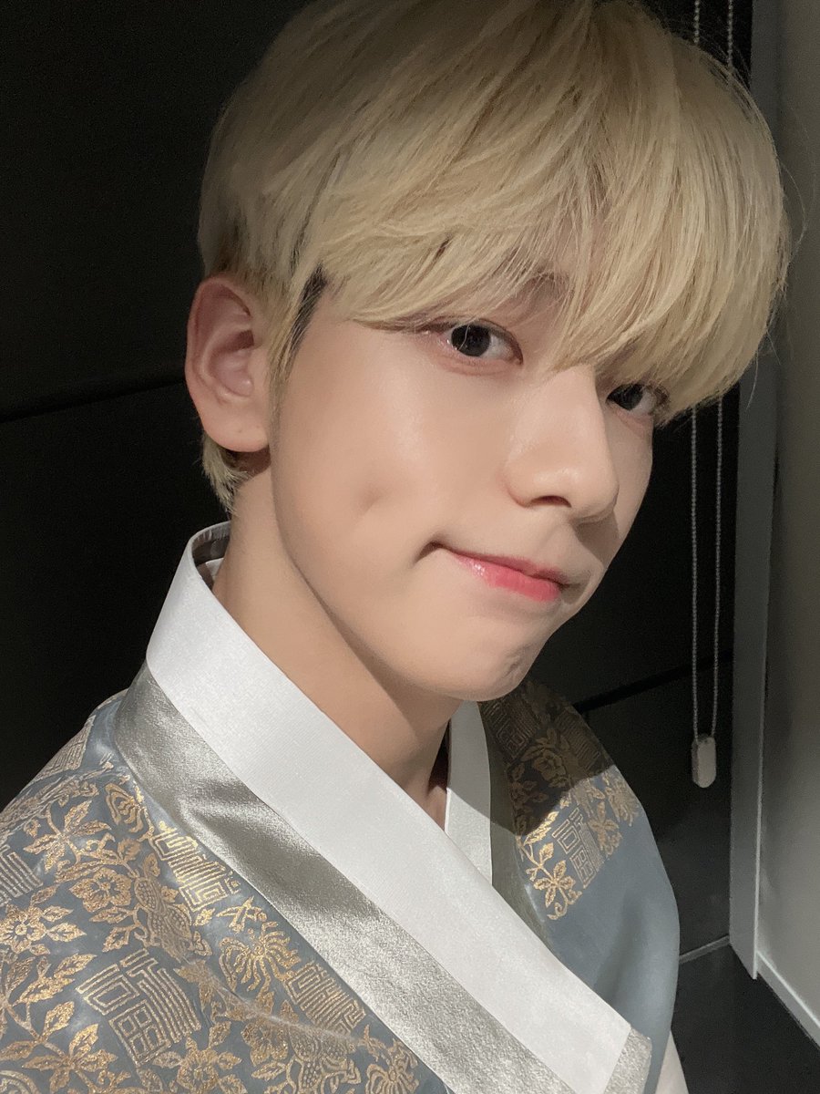 9900fx's tweet photo. Hewooo gemesss 🐰🥰🥰🥰 https://t.co/TQ0xSs6b4G