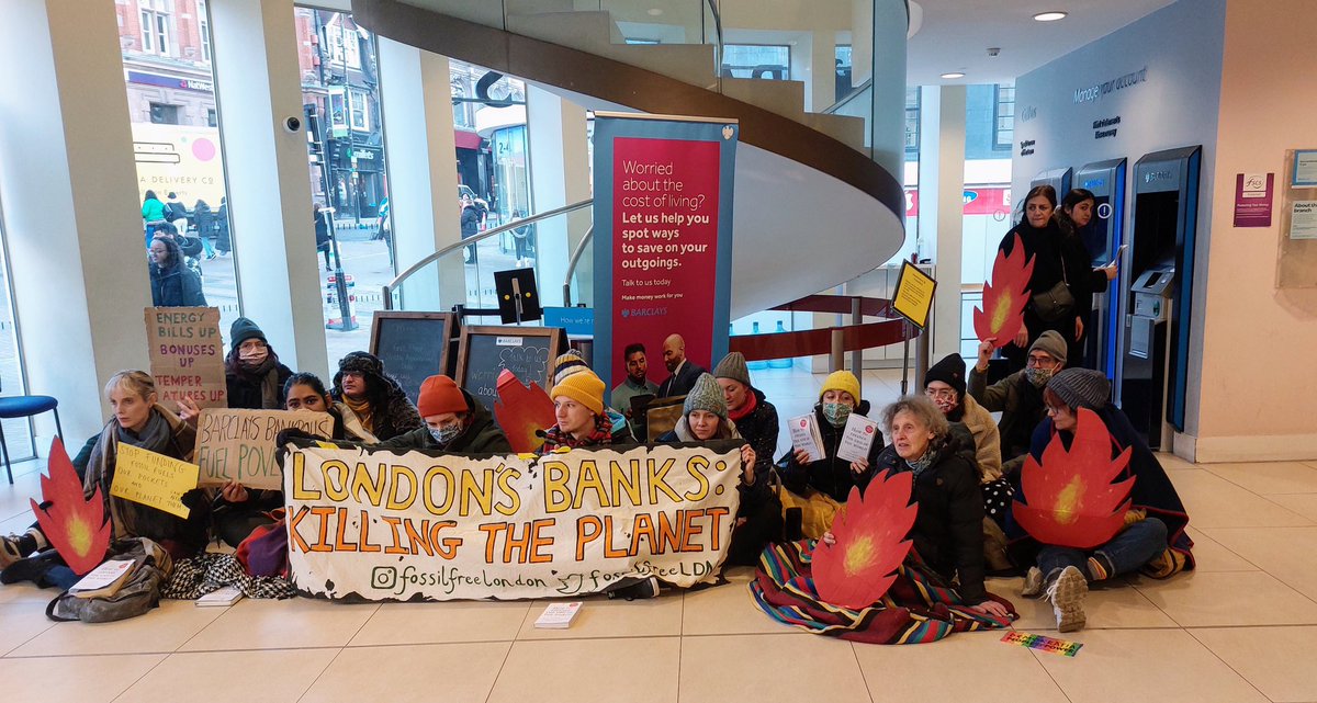 BREAKING: we just occupied Croydon’s Barclays for a winter warm up. @BarclaysUK we can’t afford the gas you’re funding, not for our bills & not for our survival. As temperature & bills rise so do the bonuses of bankers betting on gas The system is rigged.