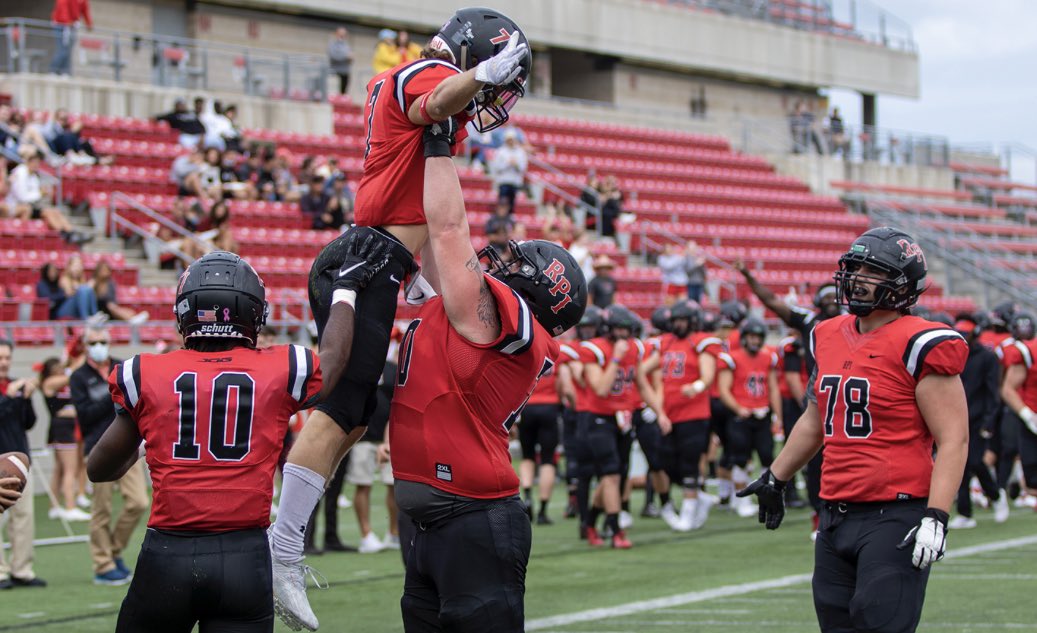 PJP_05's tweet photo. Blessed to receive my first offer from Rensselaer Polytechnic Institute! @CoachMcFarland_ @RPIFootball @kschmittASHS https://t.co/IyyYYFGKm0
