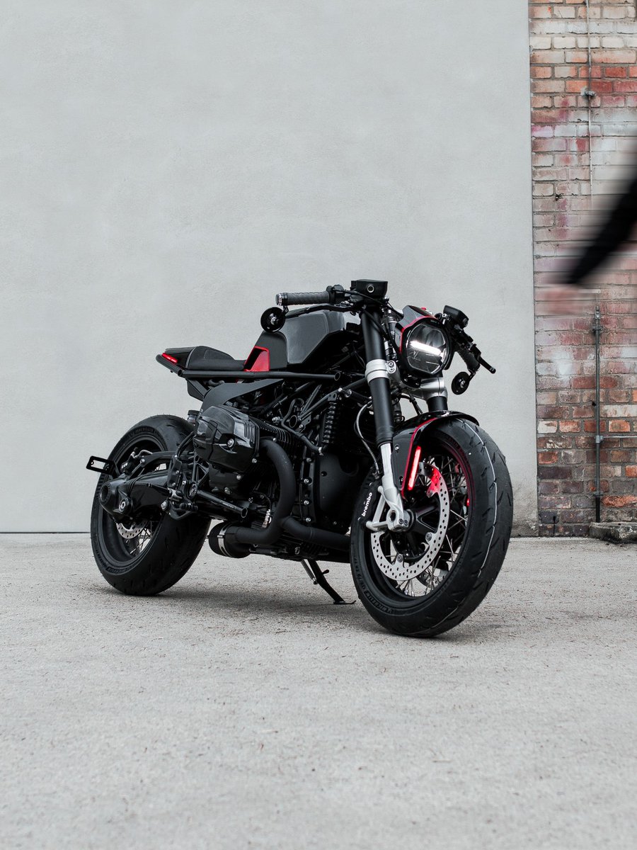 BMWMotorrad's tweet photo. The BMW R nineT "COBRA" proves that minimalist design can steal your heart right away. ❤️ Custom headlights, 3D printed parts and unique fairings make it a very special #CustomBike!
🛠️: hookieco (IG)
#MakeLifeARide #RnineT #SoulFuel #NotForSale #CustomBikeCheck #BMWMotorrad https://t.co/z2AndkZb7Y
