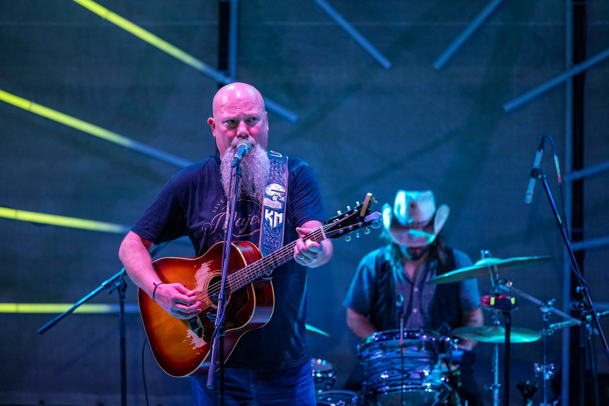 crashmyplaya's tweet photo. Rockin' and rolling past closing time with @kendellmarvel! https://t.co/2RAU8tUf4e