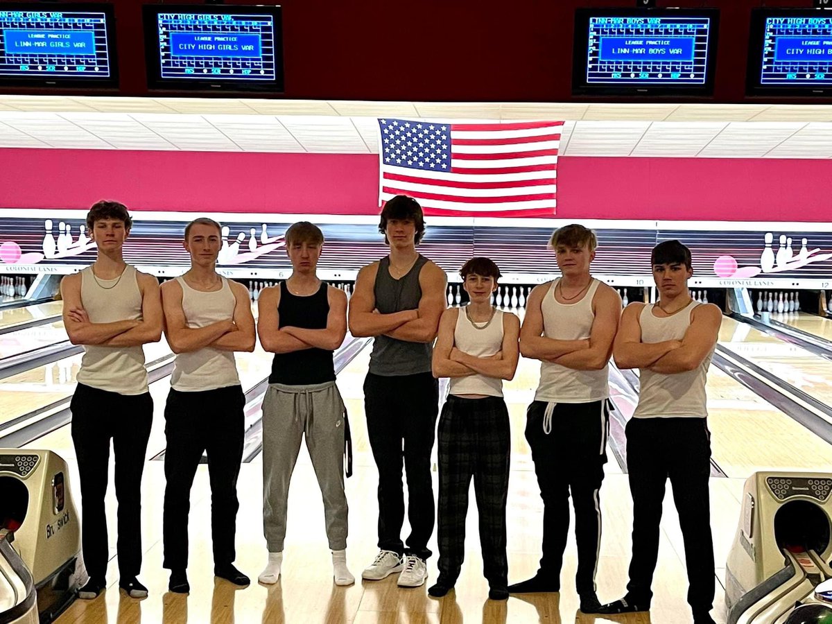 LM_bowling tweet media