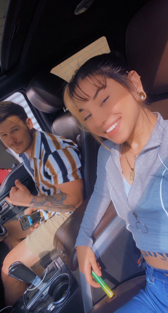 bigrisshtx's tweet photo. Hi from your fave mom &amp; dad😘 https://t.co/1XkbE2XktI